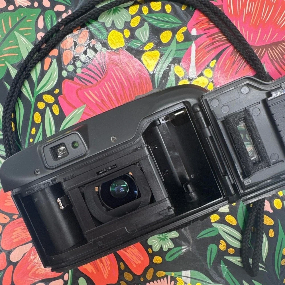 Minolta Family Zoom II 35mm Film Camera – Point-and-Shoot Camera‎